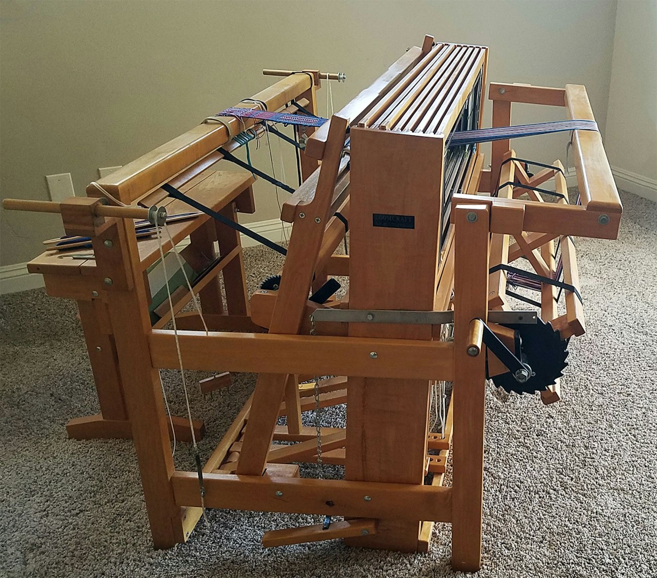 Example of a standing floor loom.