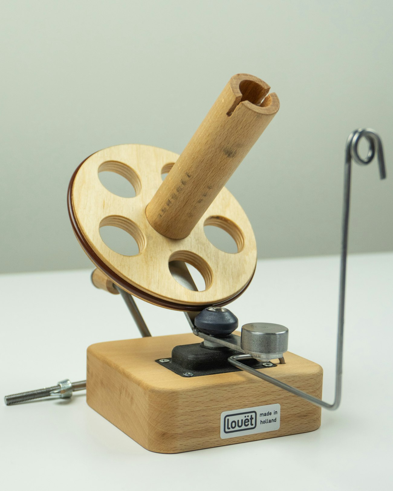 Wooden ballwinder with Louët logo