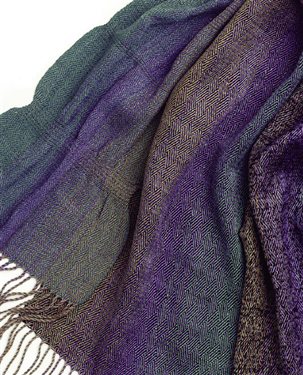 This gorgeous handwoven scarf pattern features sea silk, made of 70% silk and 30% Seacell.